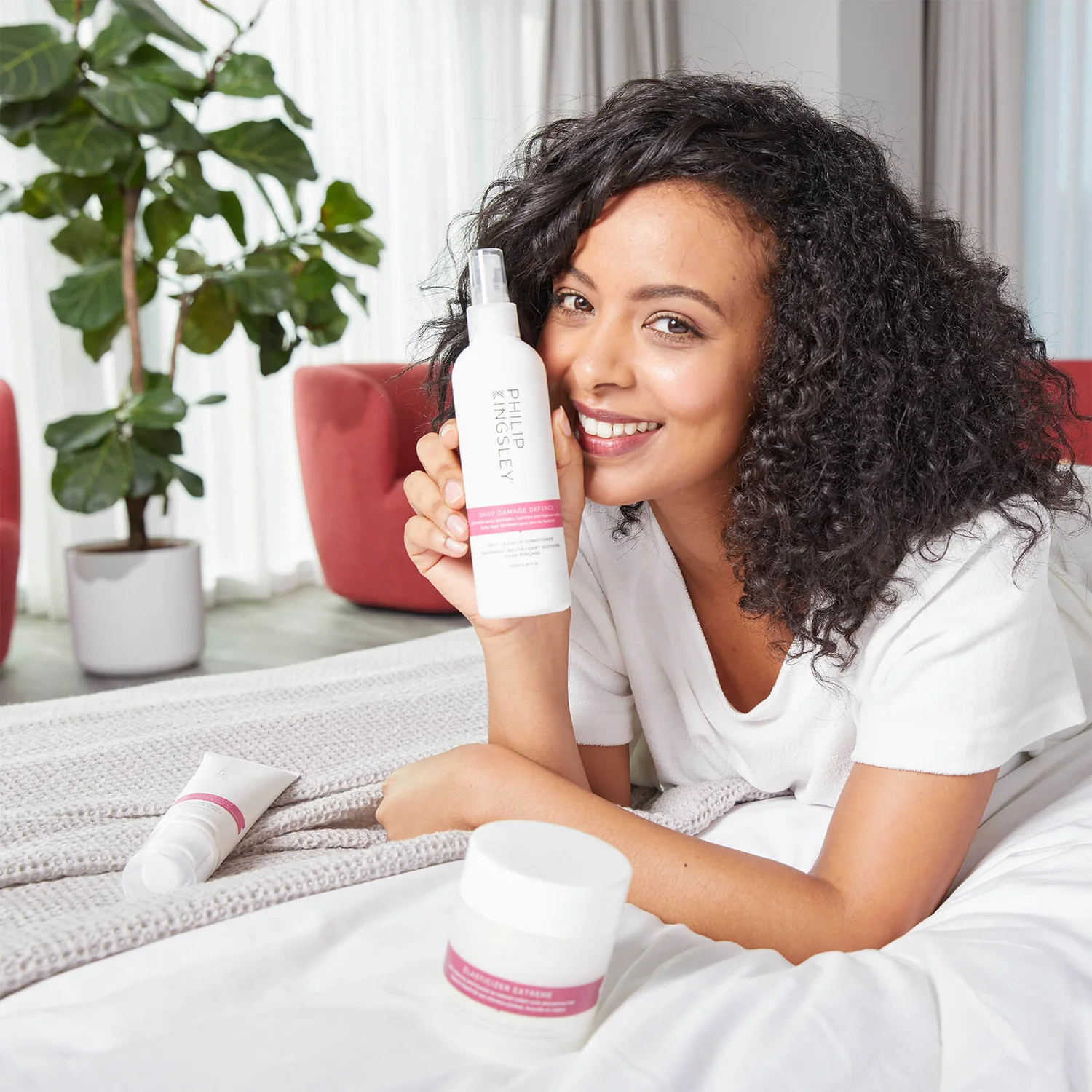 Philip Kingsley Daily Damage Defence Leave-In Conditioner 250ml 4 Philip Kingsley Daily Damage Defence Leave-In Conditioner 250ml - Image 4