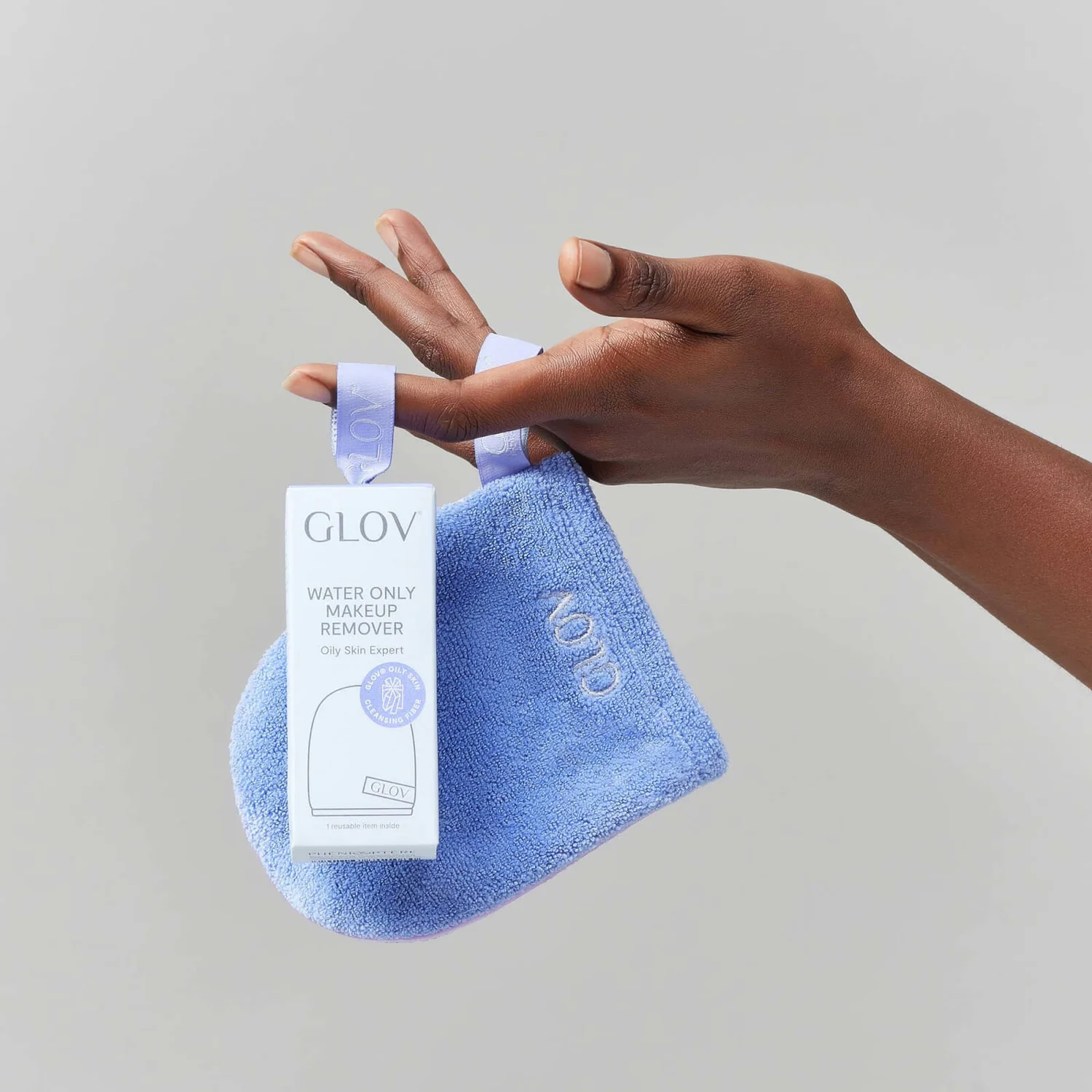 GLOV® Water-Only Makeup Removing And Oily Skin Cleansing Mitt - Purple 3 GLOV® Water-Only Makeup Removing And Oily Skin Cleansing Mitt - Purple - Image 3
