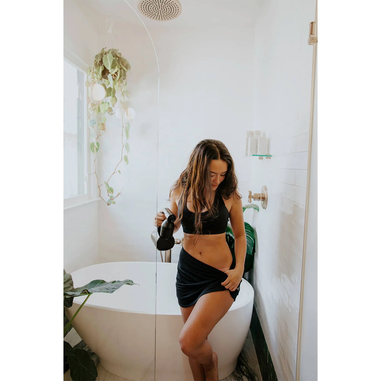 MineTan Bronze Babe Personal Spray Tan Kit - Black 50ml 2 MineTan Bronze Babe Personal Spray Tan Kit - Black 50ml - Image 2