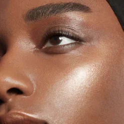 Illamasqua Beyond Liquid Highlighter - Epic -Skincare Store 12274852 1714869423022242