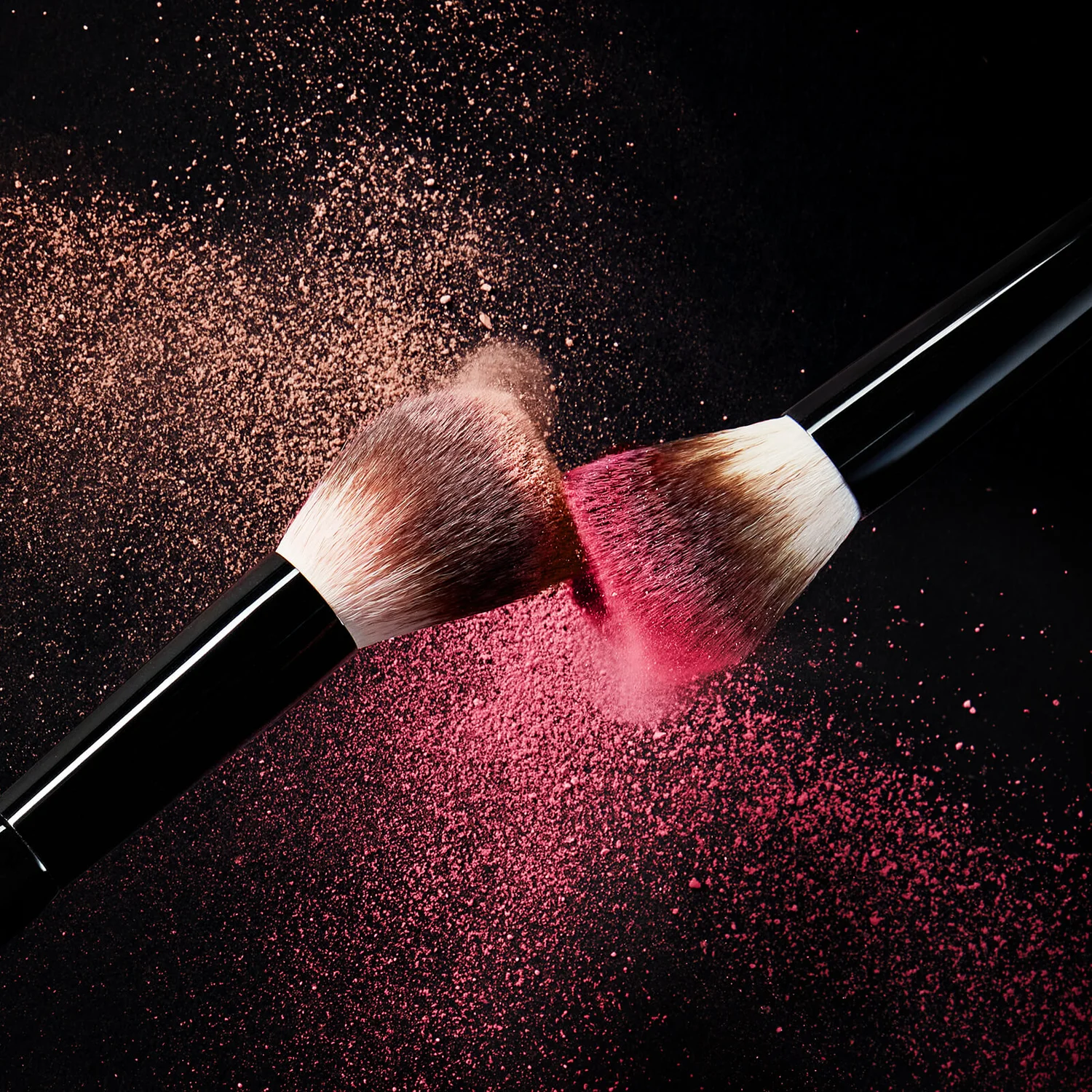 Illamasqua Blusher Brush 4 Illamasqua Blusher Brush - Image 4