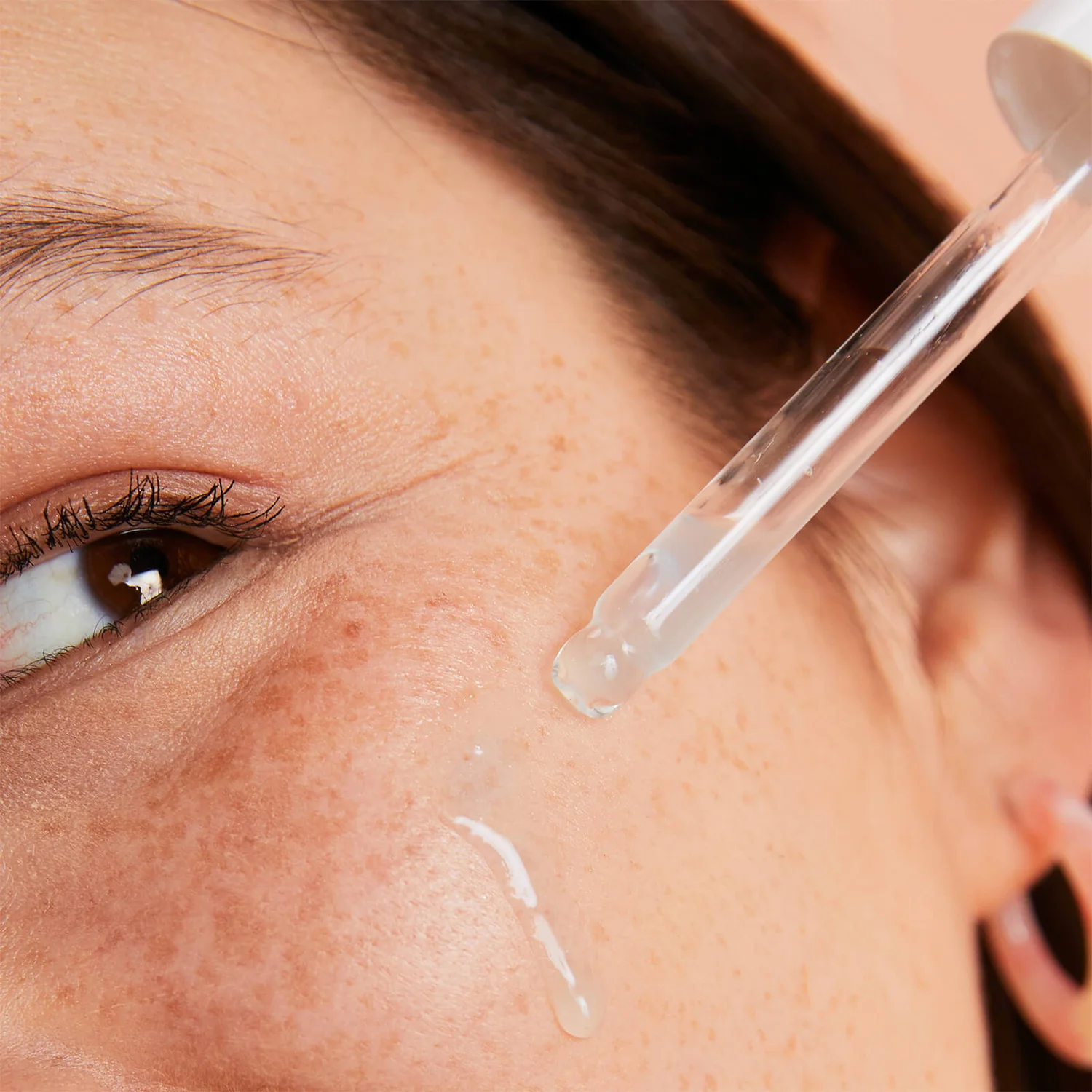 Isle Of Paradise HYGLO Hyaluronic Self-Tan Serum For Face 30ml 5 Isle Of Paradise HYGLO Hyaluronic Self-Tan Serum For Face 30ml - Image 5